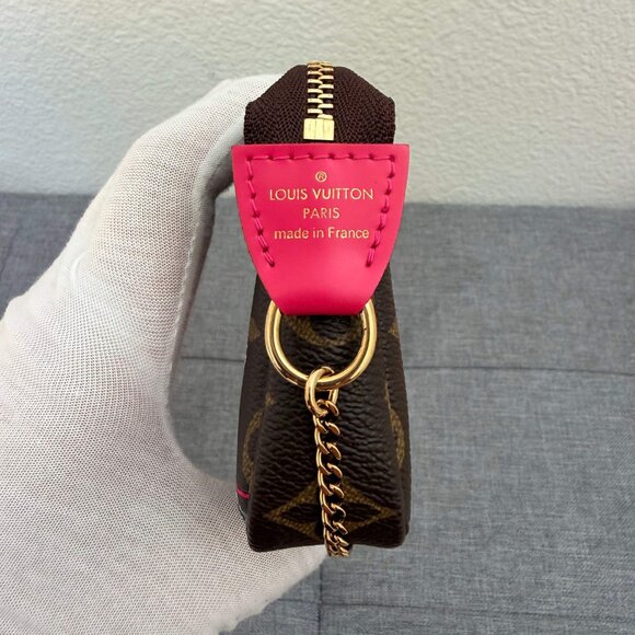 Louis Vuitton Mini Pochette Accessoires Monogram Christmas Animation Pouch - Picture 4 of 13